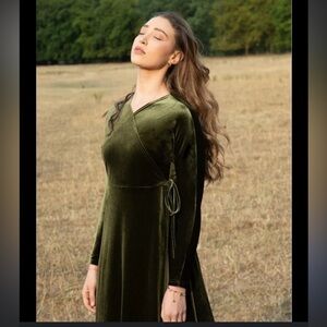 Ali Specials greenElegant Velvet Long Sleeve back eye button Dress